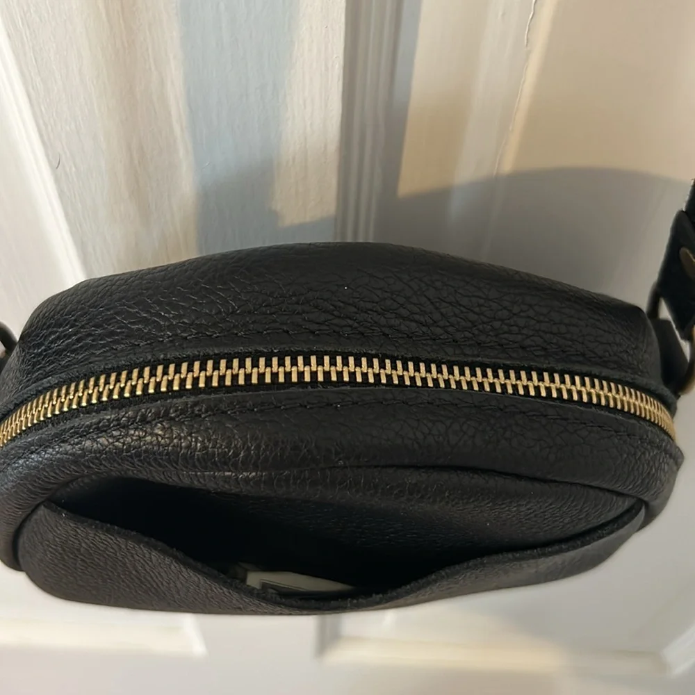 Portland Leather Pebbled Leather Black Round Crossbody Bag - Picture 4 of 10